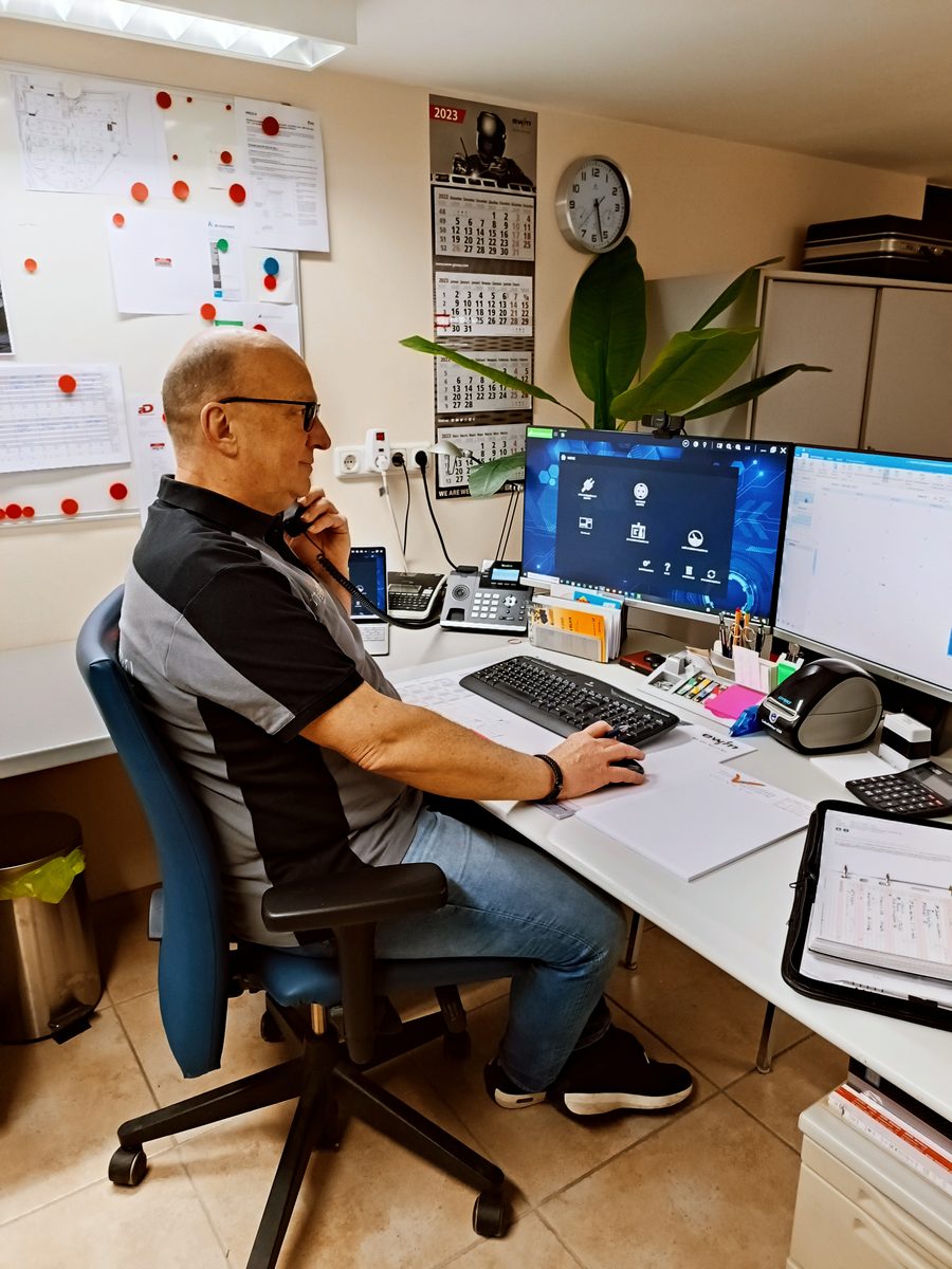 Am Arbeitsplatz im Büro